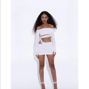 White dress in a xs never worn too small for me